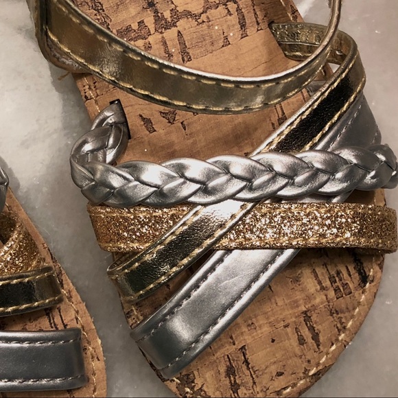 Free w/bundle! NWT Gold Baby Shoes - Picture 4 of 7